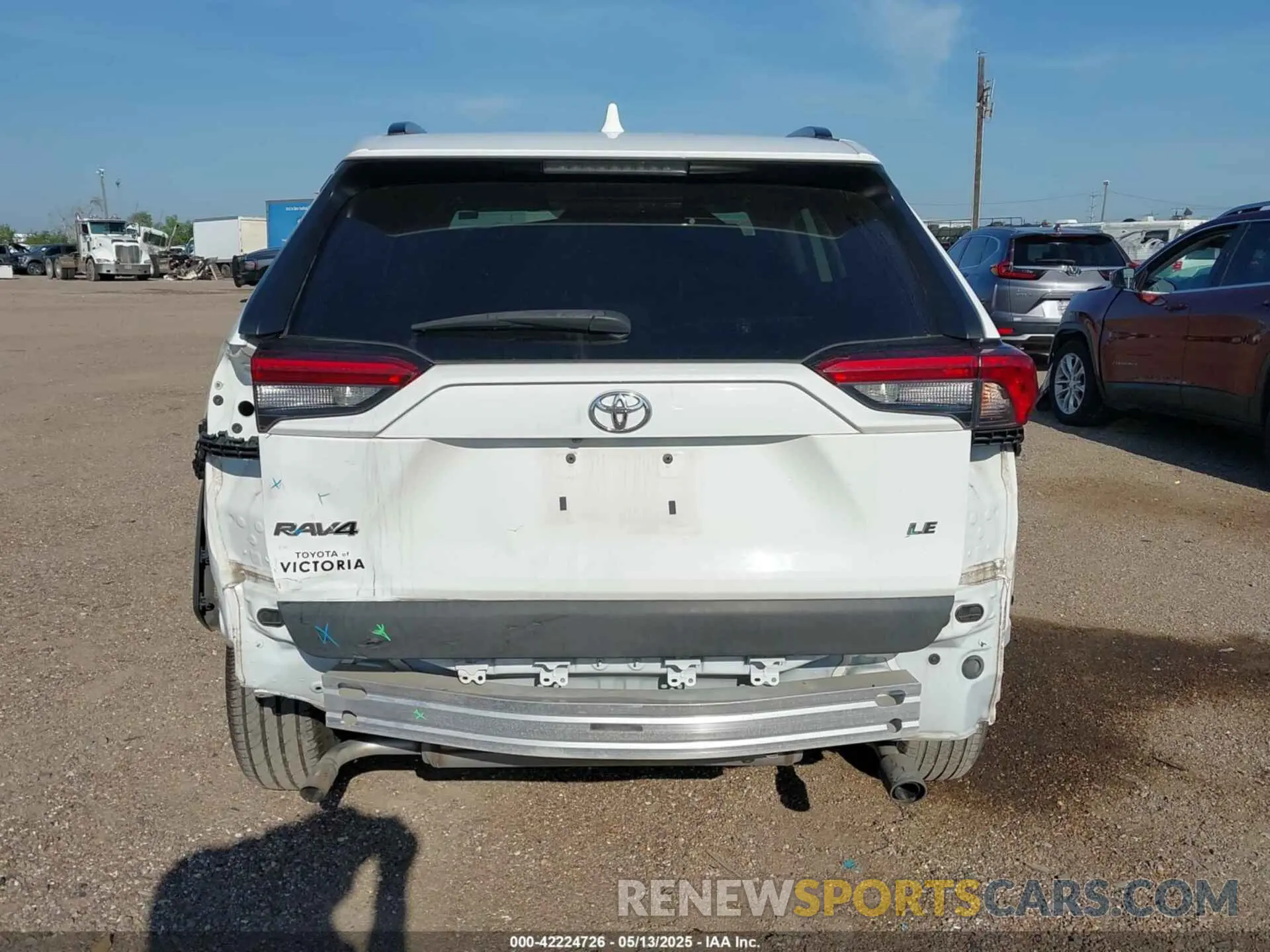 17 Photograph of a damaged car 2T3H1RFV0LW077300 TOYOTA RAV4 2020
