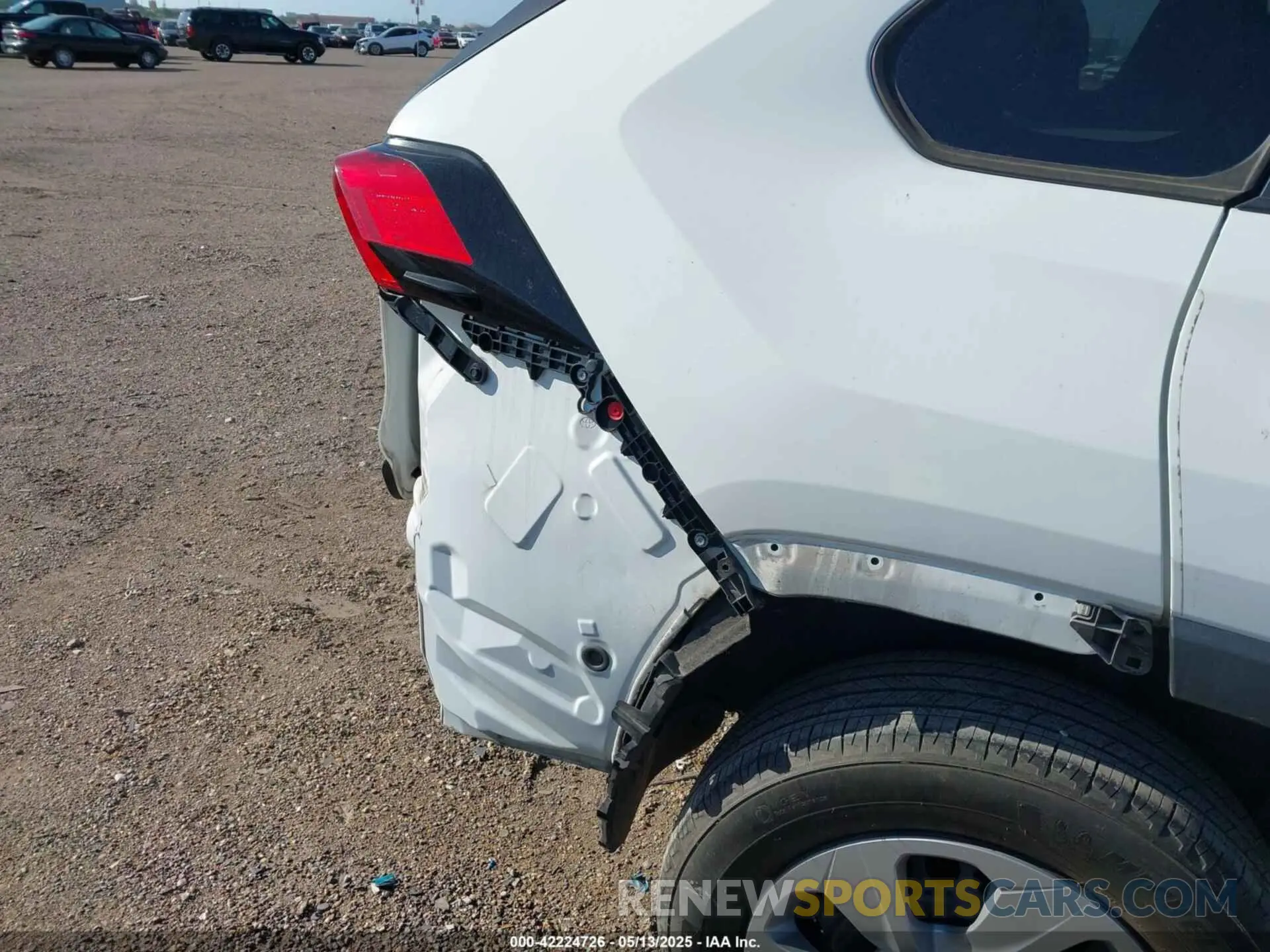 18 Photograph of a damaged car 2T3H1RFV0LW077300 TOYOTA RAV4 2020