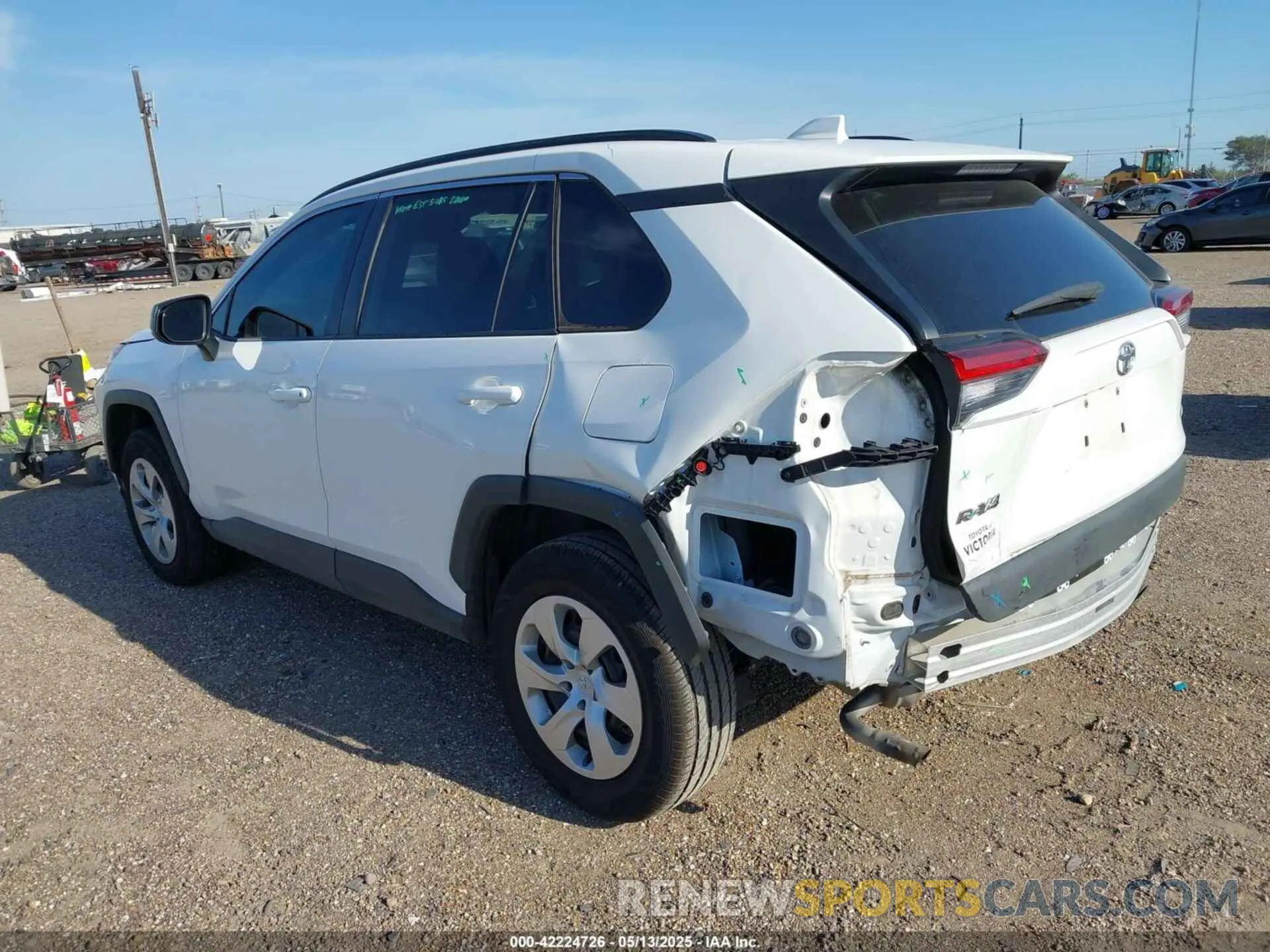 3 Photograph of a damaged car 2T3H1RFV0LW077300 TOYOTA RAV4 2020