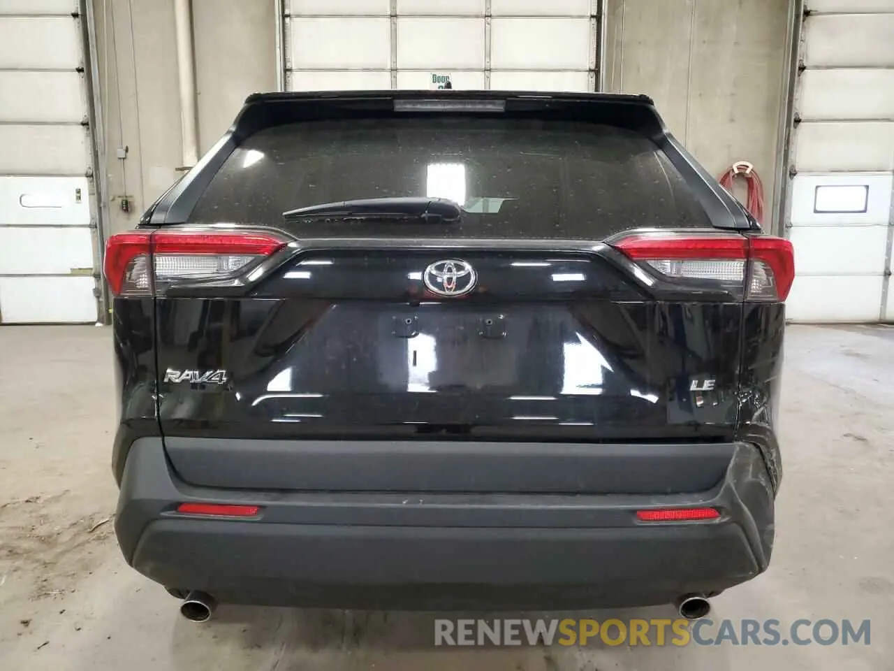 6 Photograph of a damaged car 2T3H1RFV1LW060179 TOYOTA RAV4 2020