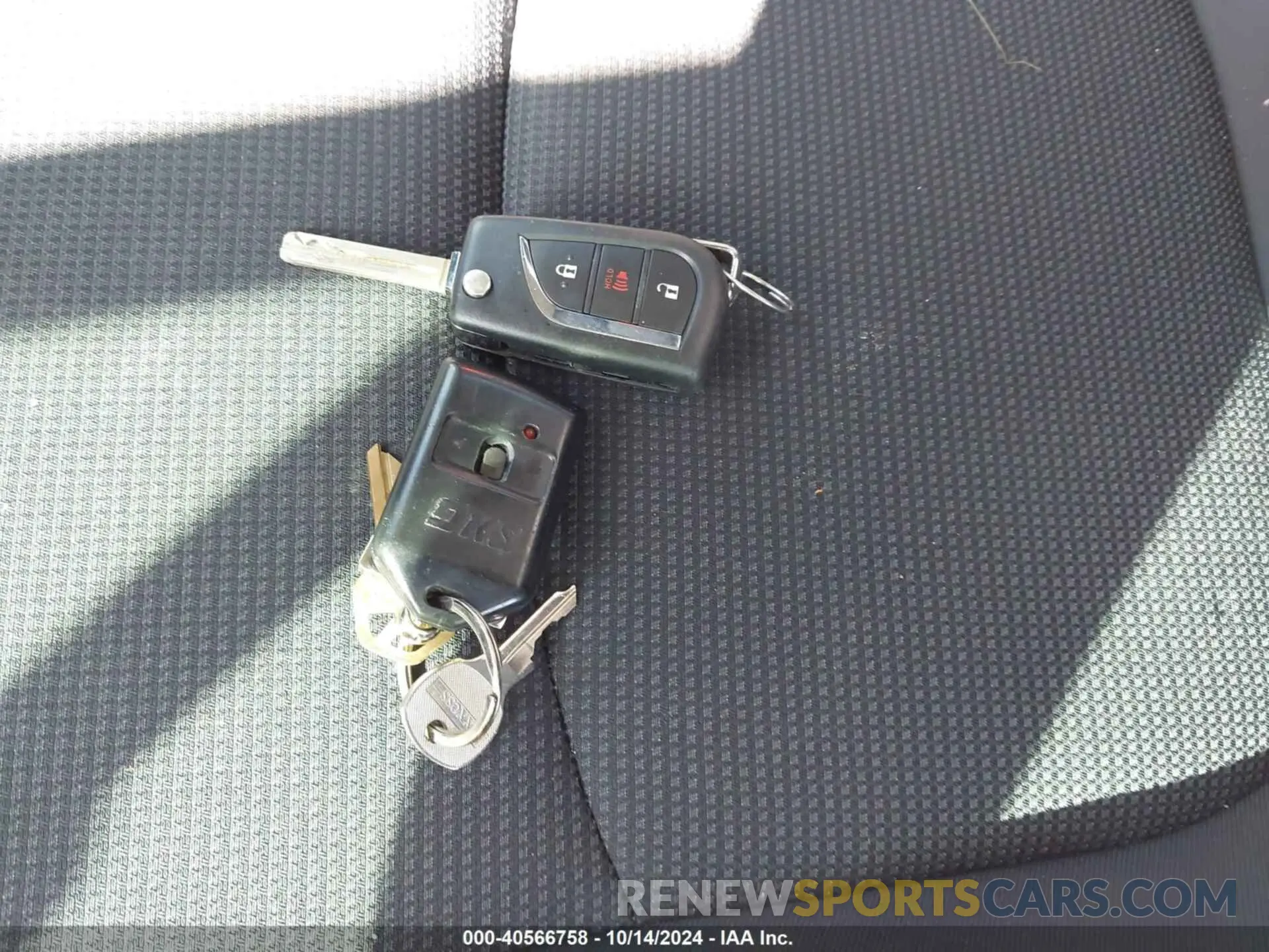 11 Photograph of a damaged car 2T3H1RFV1LW064104 TOYOTA RAV4 2020