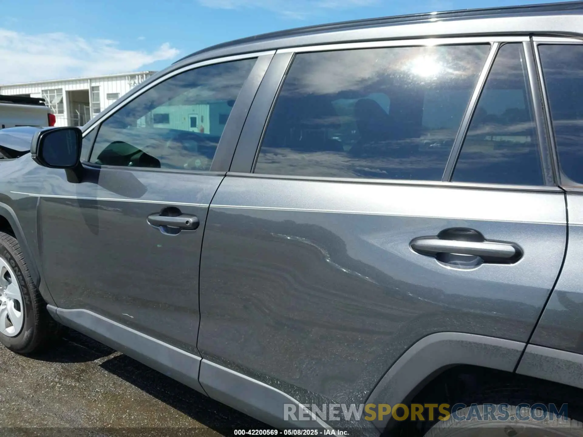 14 Photograph of a damaged car 2T3H1RFV2LC073153 TOYOTA RAV4 2020