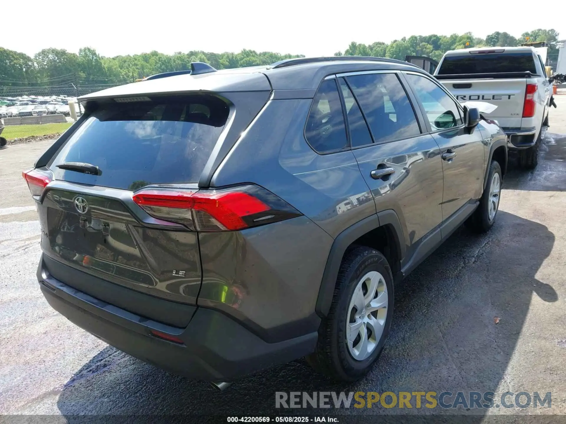 4 Photograph of a damaged car 2T3H1RFV2LC073153 TOYOTA RAV4 2020