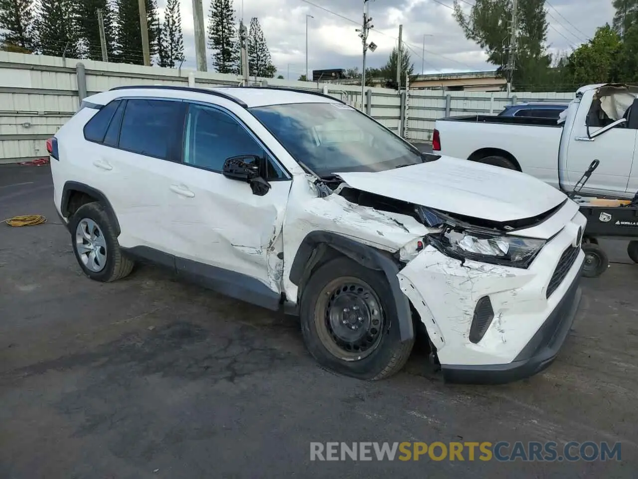 4 Photograph of a damaged car 2T3H1RFV2LW068324 TOYOTA RAV4 2020