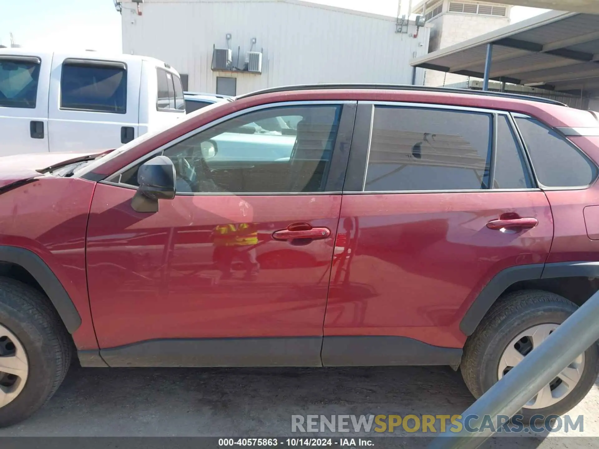14 Photograph of a damaged car 2T3H1RFV2LW097726 TOYOTA RAV4 2020