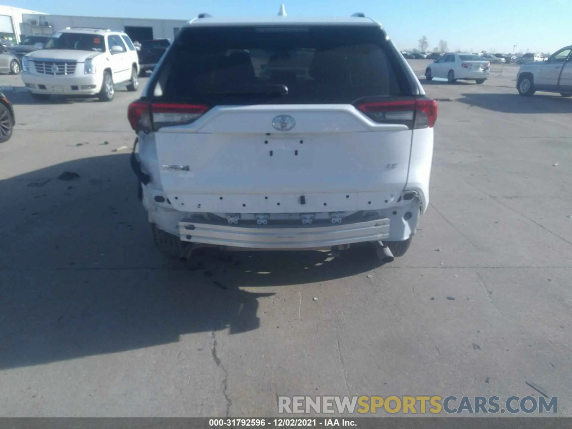 6 Photograph of a damaged car 2T3H1RFV3LC045202 TOYOTA RAV4 2020