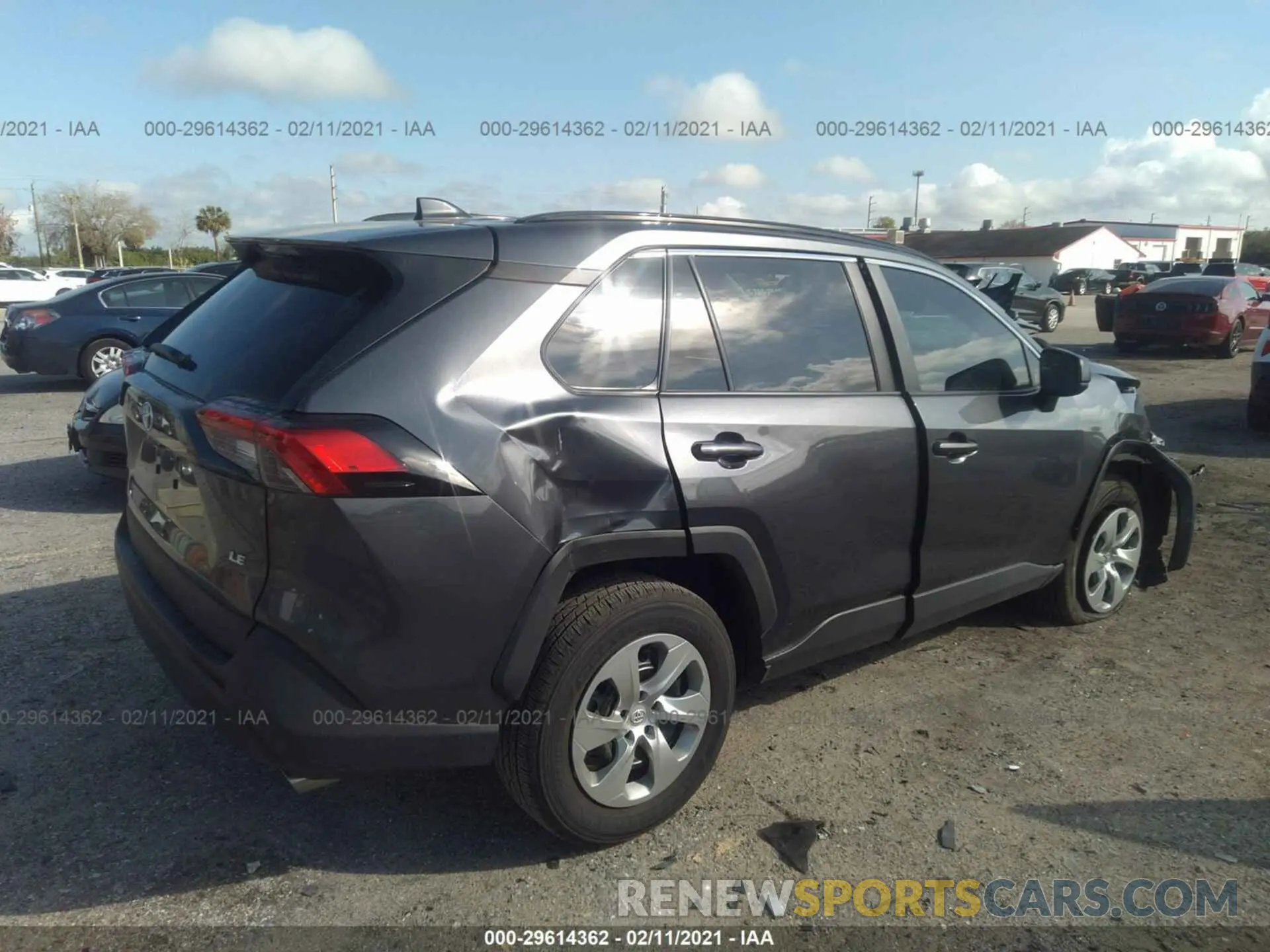 4 Photograph of a damaged car 2T3H1RFV3LC066325 TOYOTA RAV4 2020
