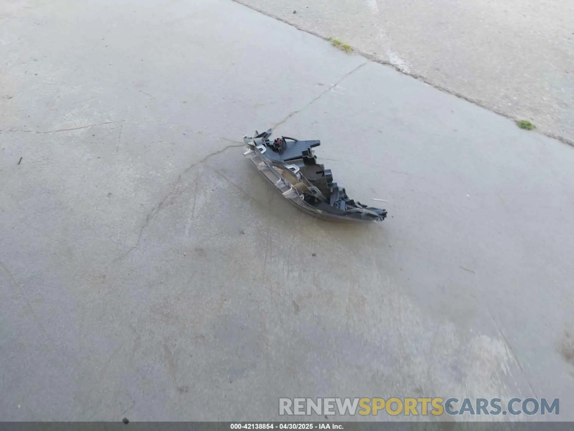 12 Photograph of a damaged car 2T3H1RFV3LC068821 TOYOTA RAV4 2020