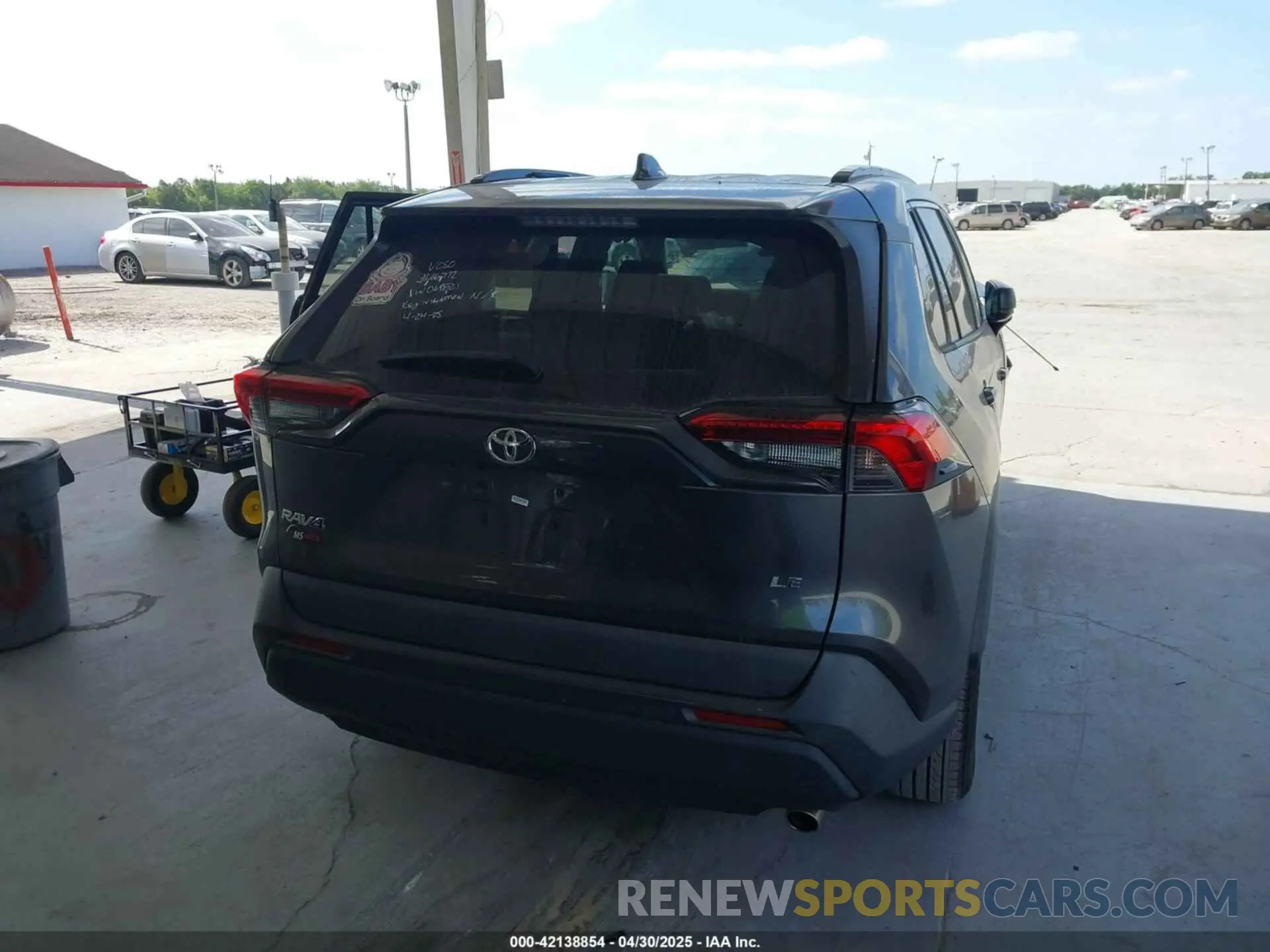 17 Photograph of a damaged car 2T3H1RFV3LC068821 TOYOTA RAV4 2020