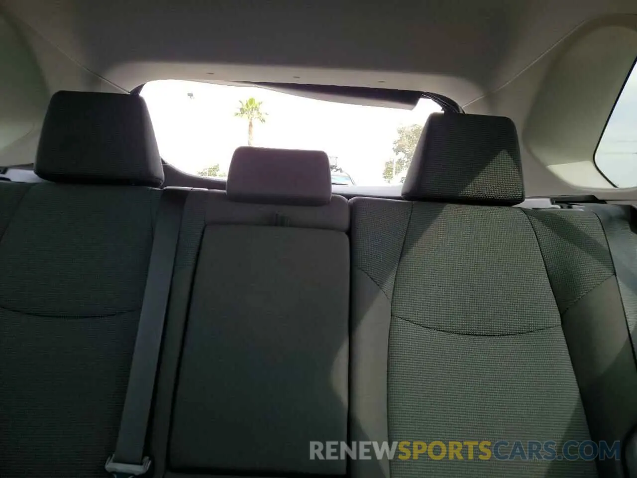 10 Photograph of a damaged car 2T3H1RFV3LC070469 TOYOTA RAV4 2020