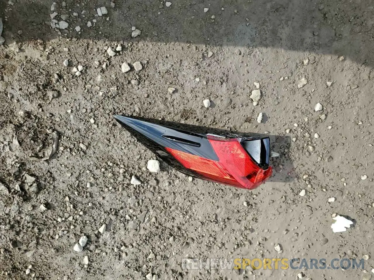 13 Photograph of a damaged car 2T3H1RFV3LC070469 TOYOTA RAV4 2020