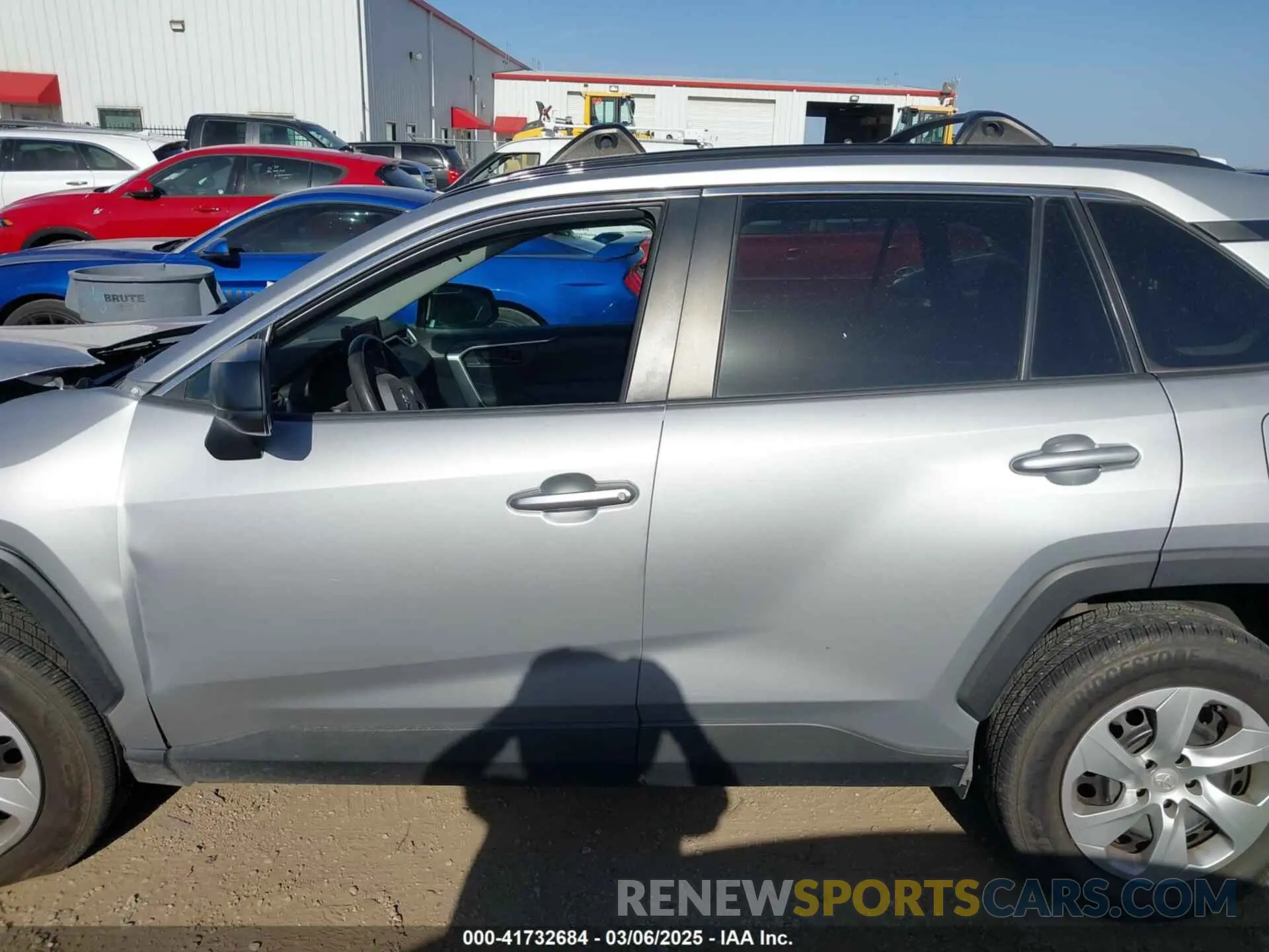 14 Photograph of a damaged car 2T3H1RFV3LW088078 TOYOTA RAV4 2020