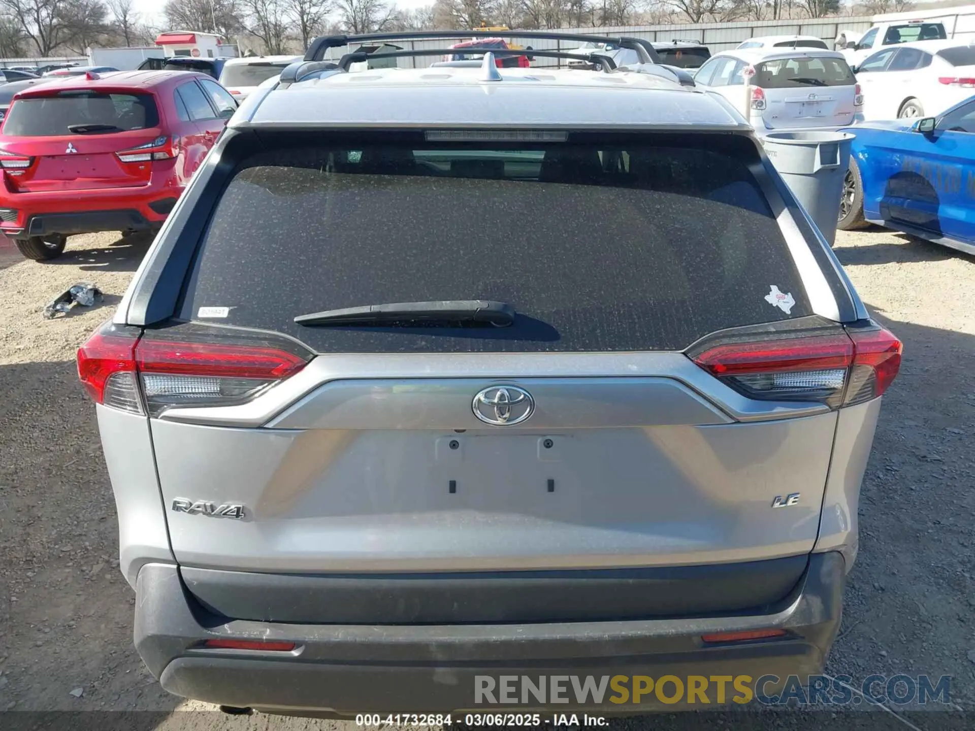 16 Photograph of a damaged car 2T3H1RFV3LW088078 TOYOTA RAV4 2020