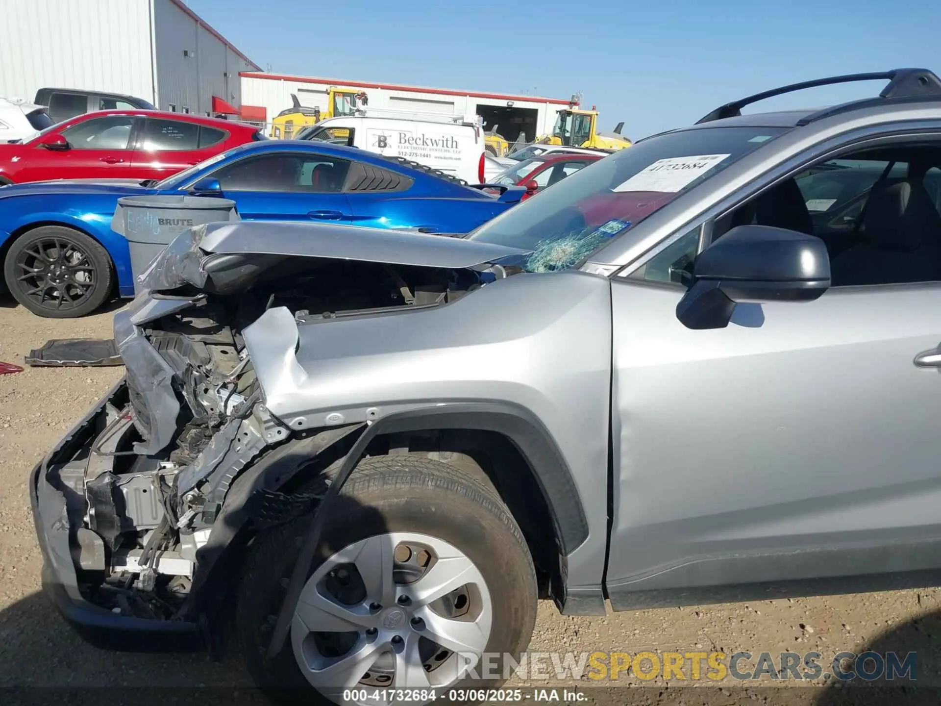 18 Photograph of a damaged car 2T3H1RFV3LW088078 TOYOTA RAV4 2020