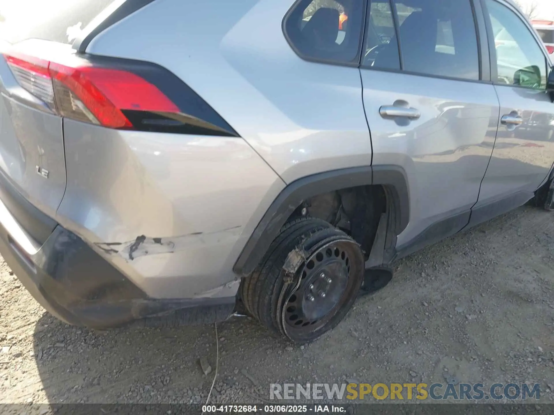 19 Photograph of a damaged car 2T3H1RFV3LW088078 TOYOTA RAV4 2020