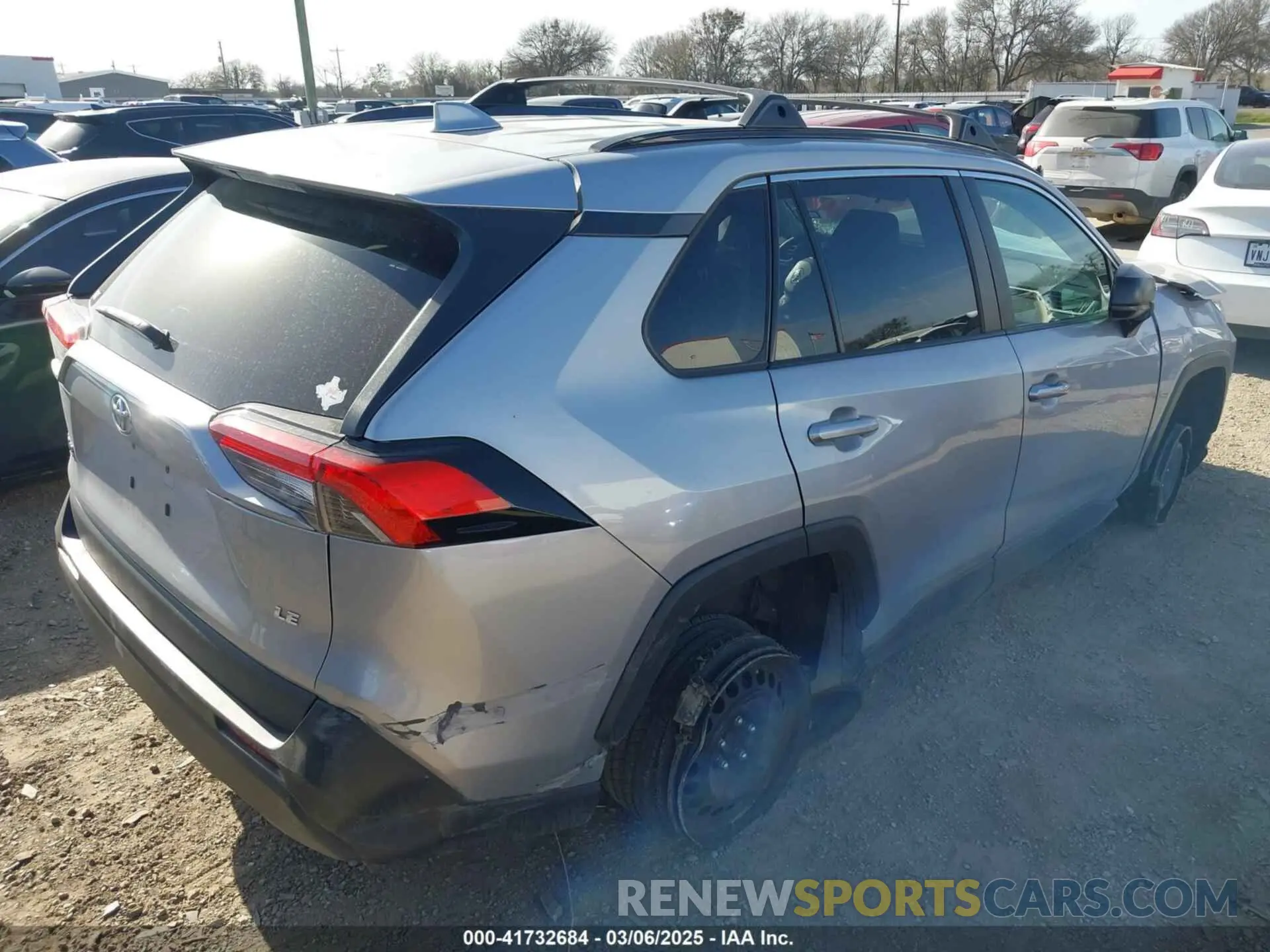 4 Photograph of a damaged car 2T3H1RFV3LW088078 TOYOTA RAV4 2020