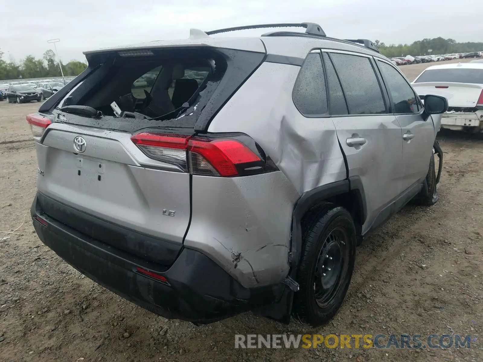 4 Photograph of a damaged car 2T3H1RFV4LC045175 TOYOTA RAV4 2020