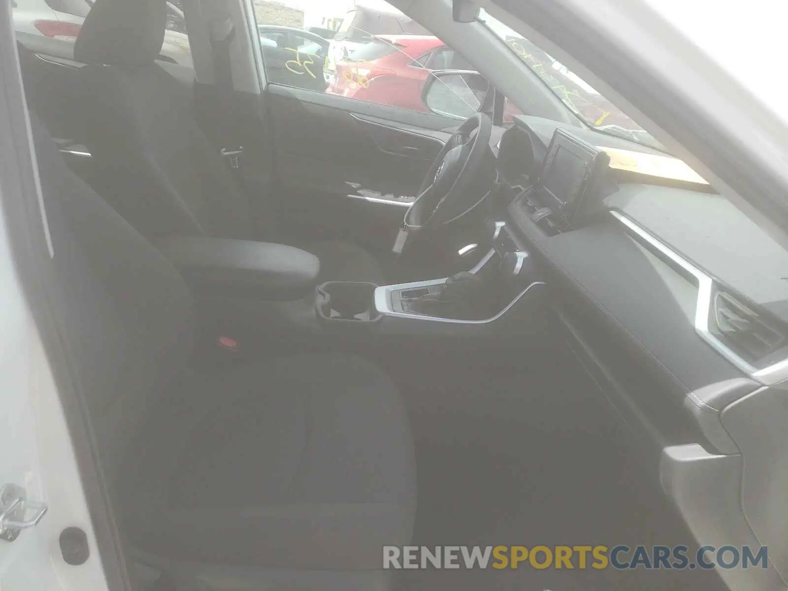 5 Photograph of a damaged car 2T3H1RFV4LC048156 TOYOTA RAV4 2020