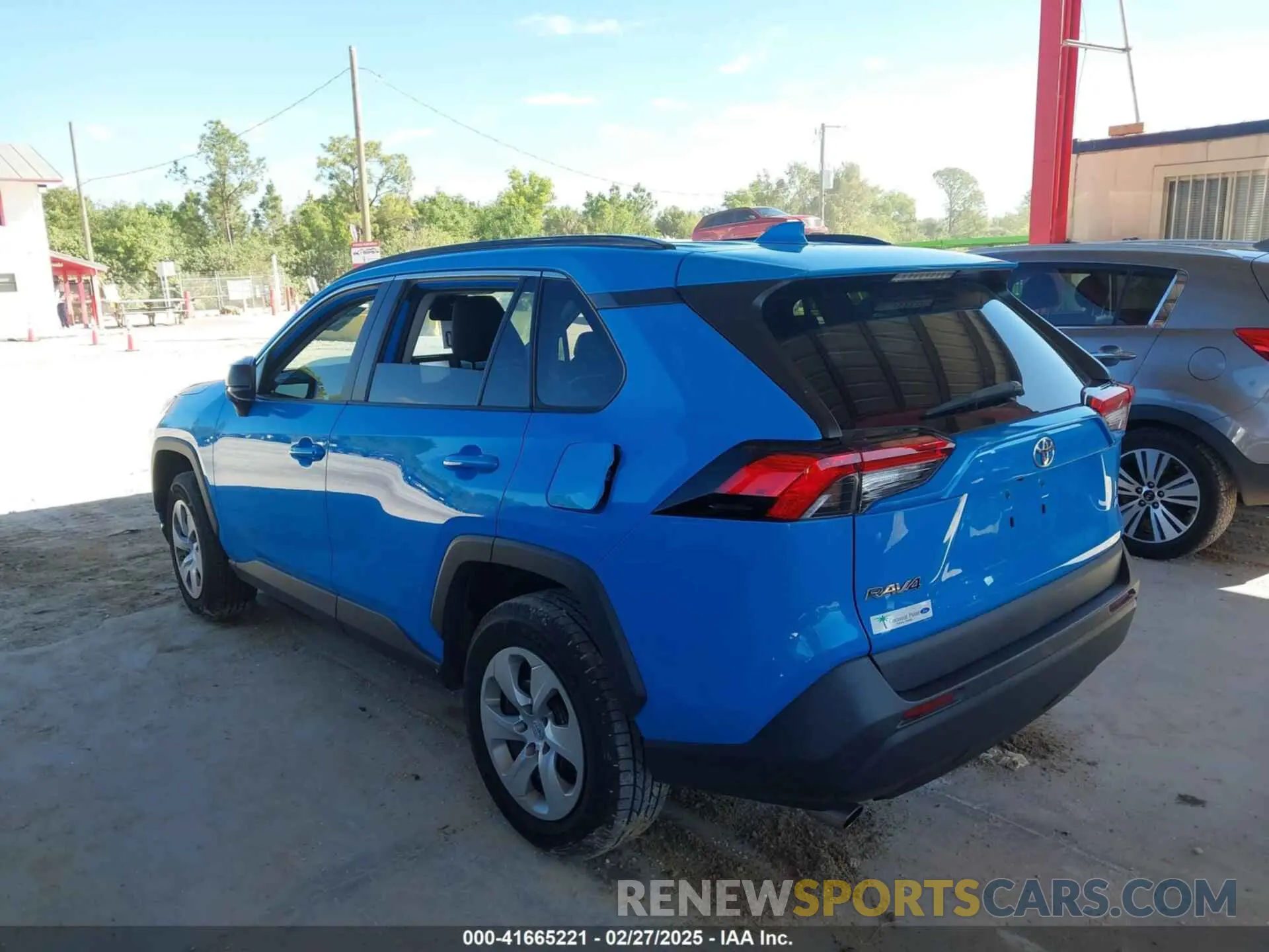 3 Фотография поврежденного автомобиля 2T3H1RFV4LC050232 TOYOTA RAV4 2020
