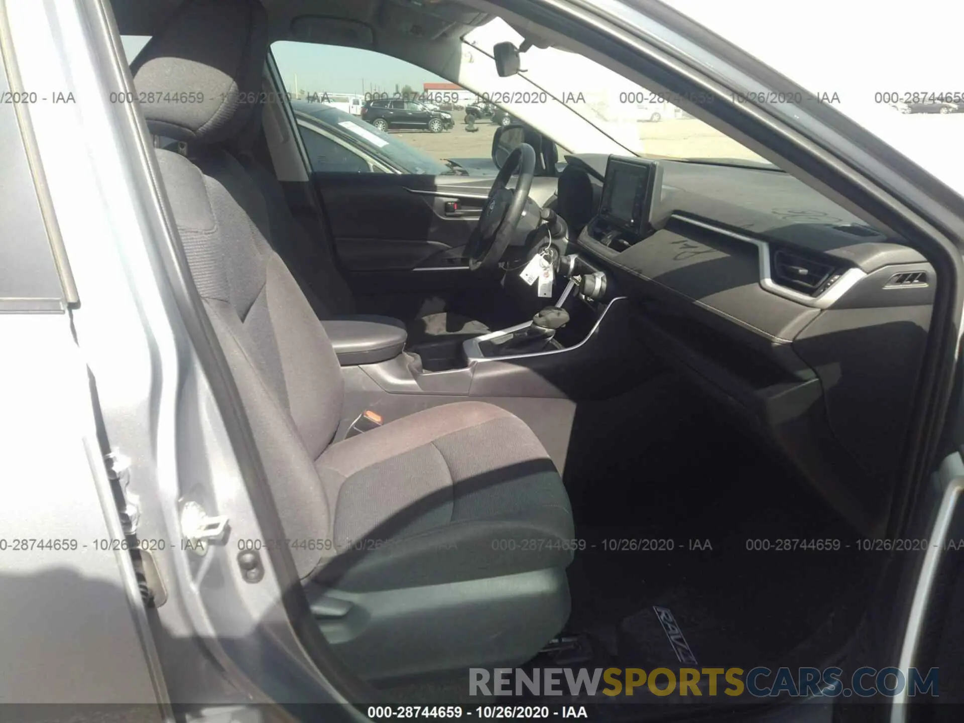 5 Photograph of a damaged car 2T3H1RFV4LC072246 TOYOTA RAV4 2020