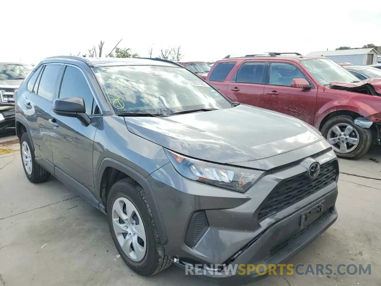 1 Photograph of a damaged car 2T3H1RFV4LC084087 TOYOTA RAV4 2020