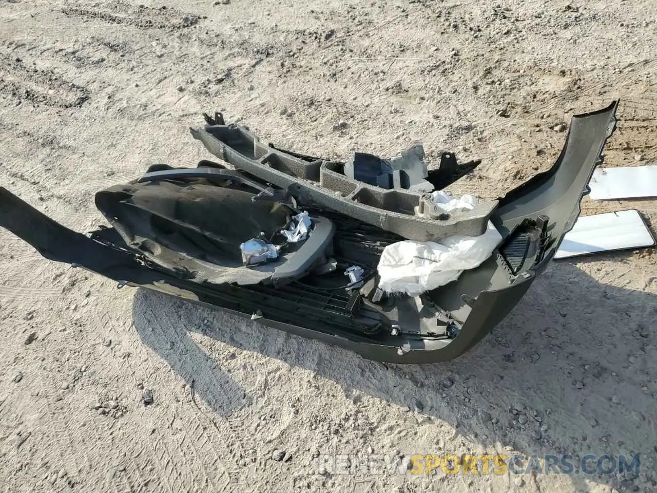 13 Photograph of a damaged car 2T3H1RFV4LW070558 TOYOTA RAV4 2020