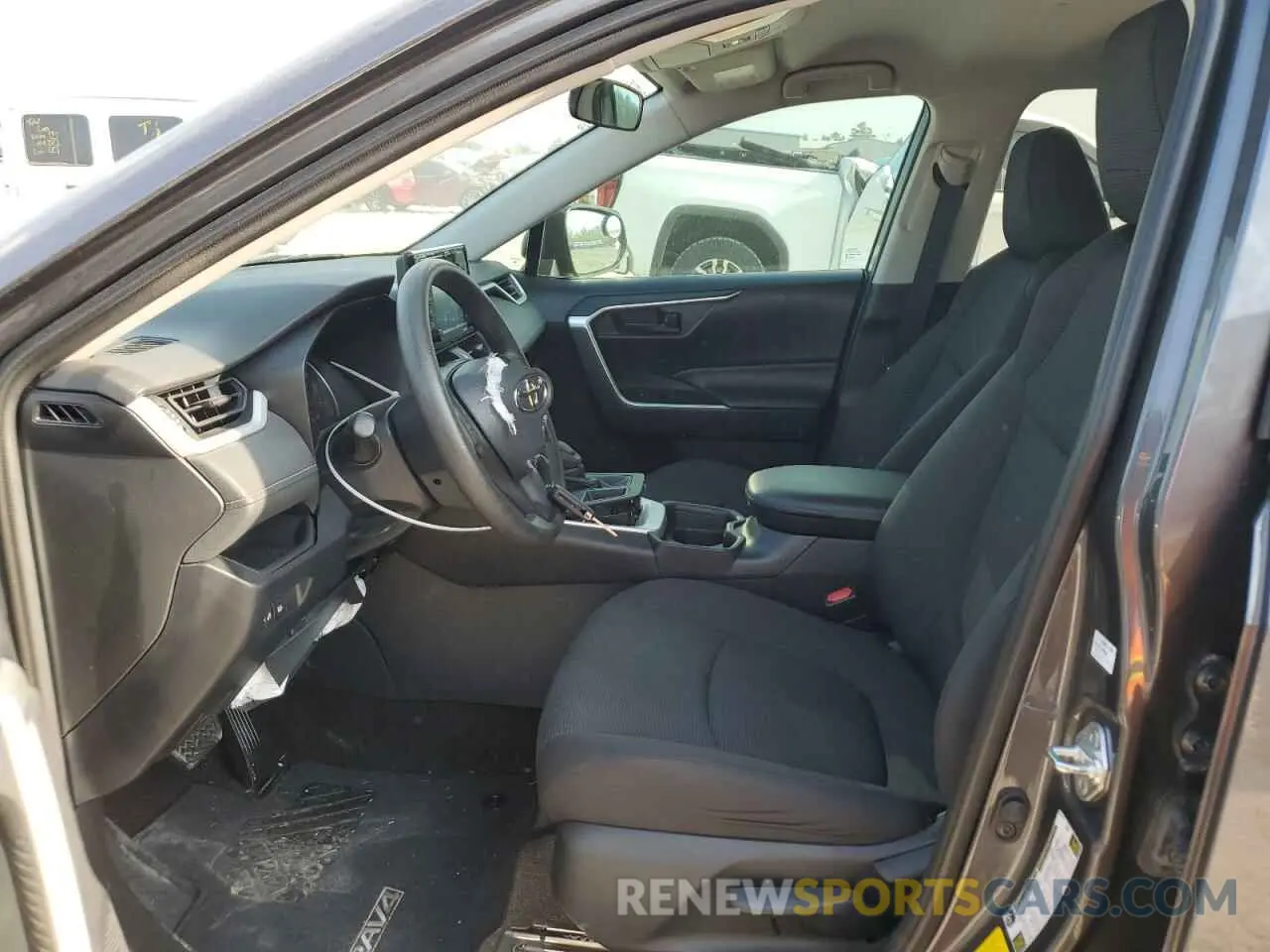 7 Photograph of a damaged car 2T3H1RFV4LW070558 TOYOTA RAV4 2020