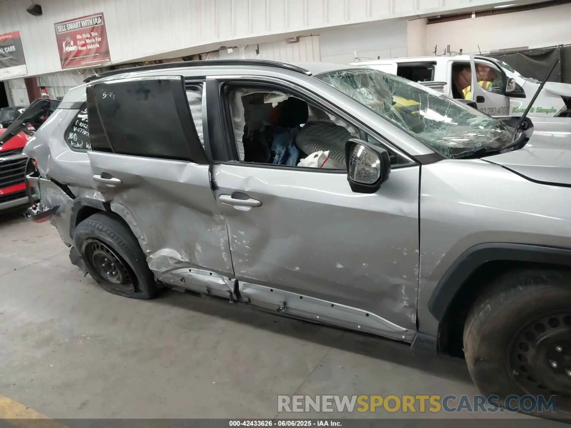 13 Photograph of a damaged car 2T3H1RFV4LW077400 TOYOTA RAV4 2020