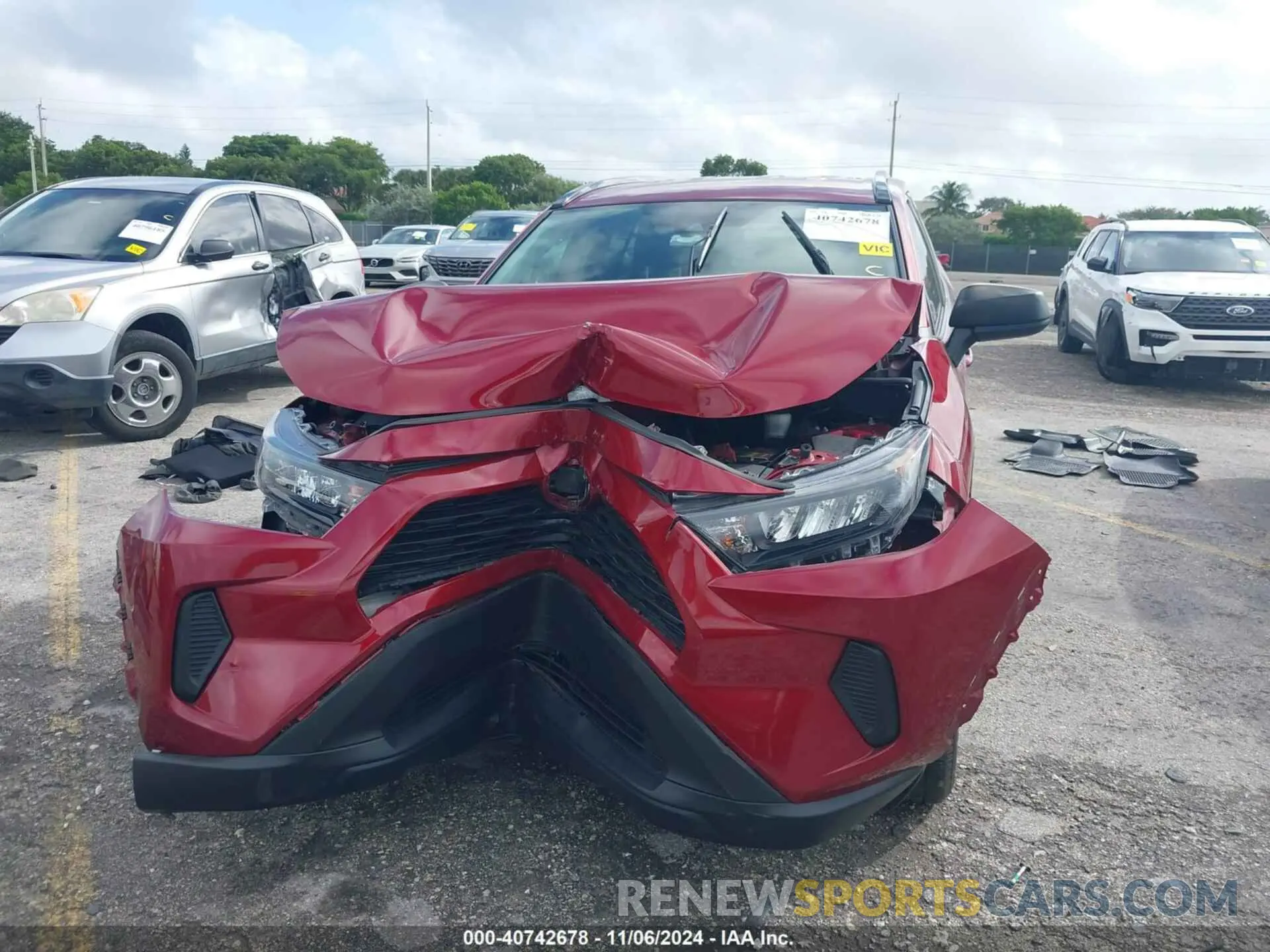 12 Photograph of a damaged car 2T3H1RFV5LC040132 TOYOTA RAV4 2020