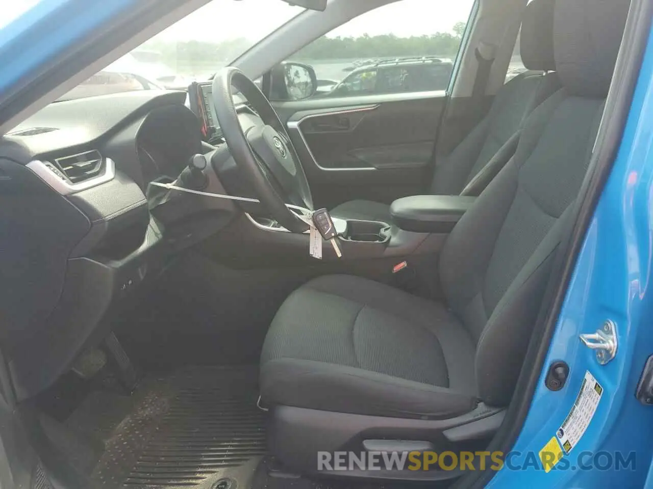 7 Photograph of a damaged car 2T3H1RFV5LC068187 TOYOTA RAV4 2020