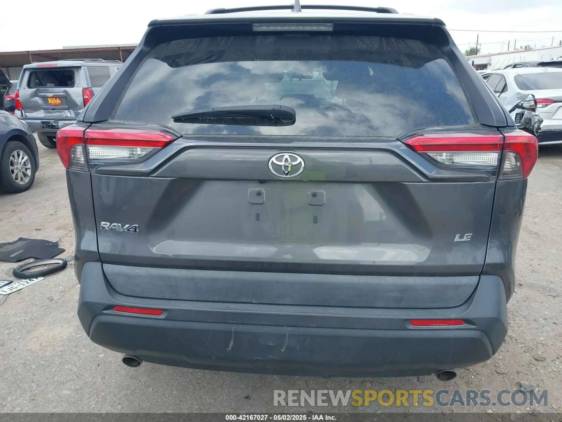 15 Photograph of a damaged car 2T3H1RFV5LW059634 TOYOTA RAV4 2020