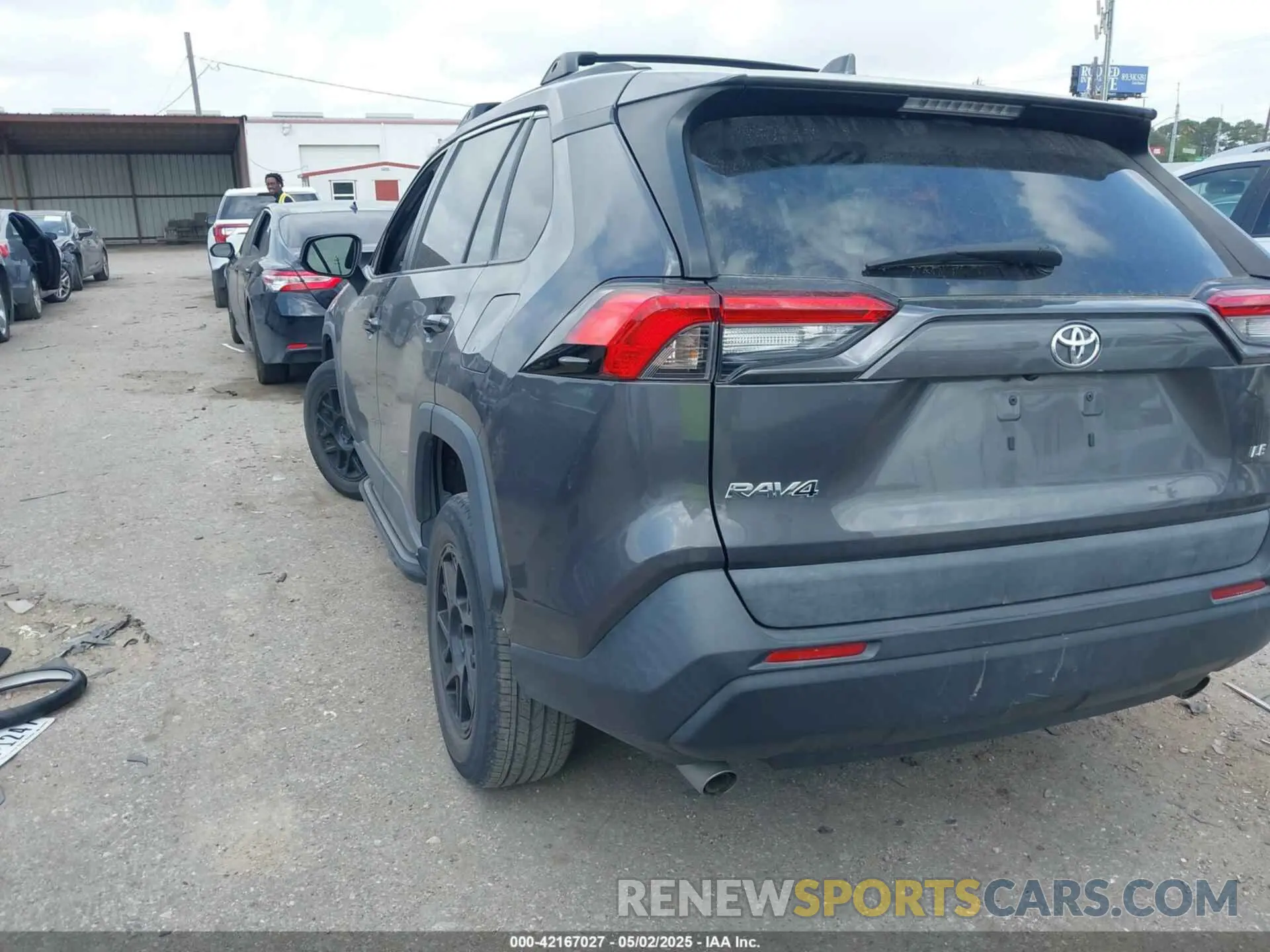 3 Photograph of a damaged car 2T3H1RFV5LW059634 TOYOTA RAV4 2020