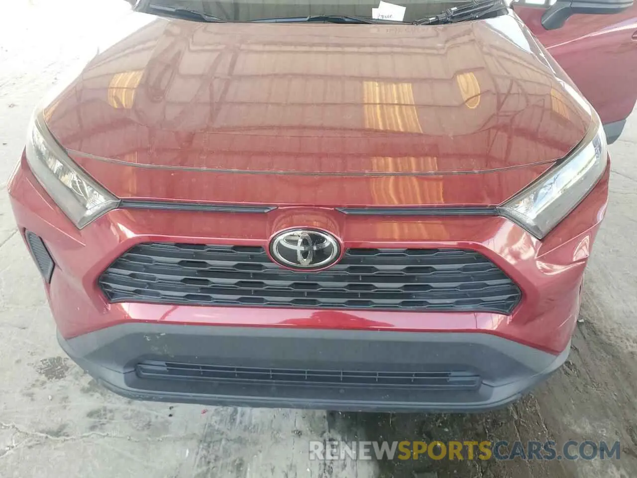 12 Photograph of a damaged car 2T3H1RFV5LW067524 TOYOTA RAV4 2020