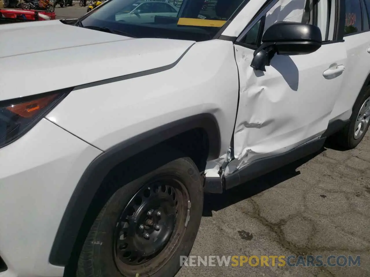 9 Photograph of a damaged car 2T3H1RFV5LW074263 TOYOTA RAV4 2020