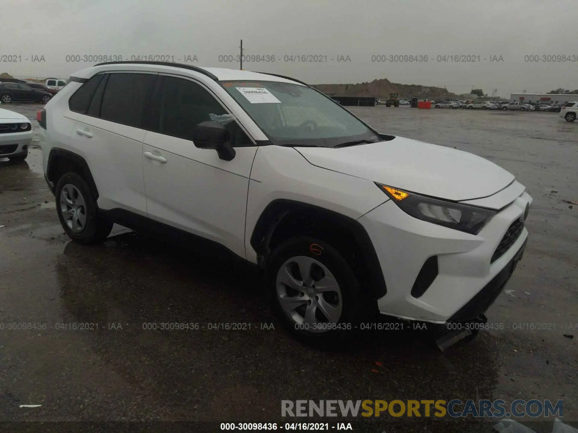 1 Photograph of a damaged car 2T3H1RFV5LW080547 TOYOTA RAV4 2020