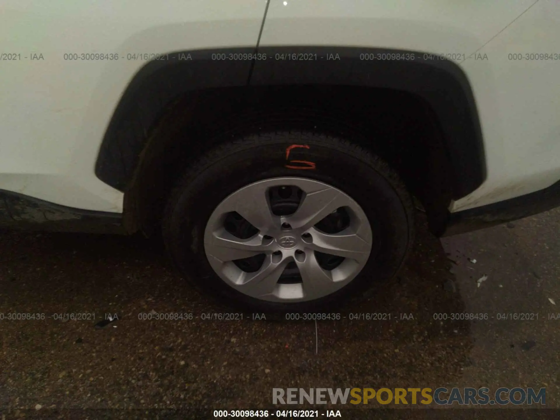 13 Photograph of a damaged car 2T3H1RFV5LW080547 TOYOTA RAV4 2020