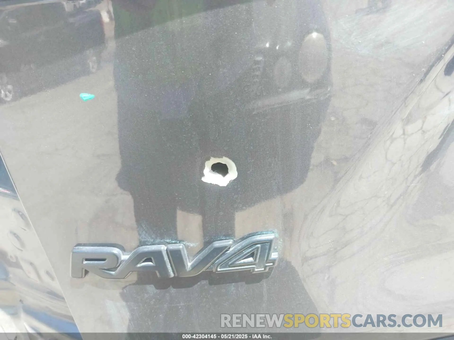 18 Photograph of a damaged car 2T3H1RFV5LW100876 TOYOTA RAV4 2020