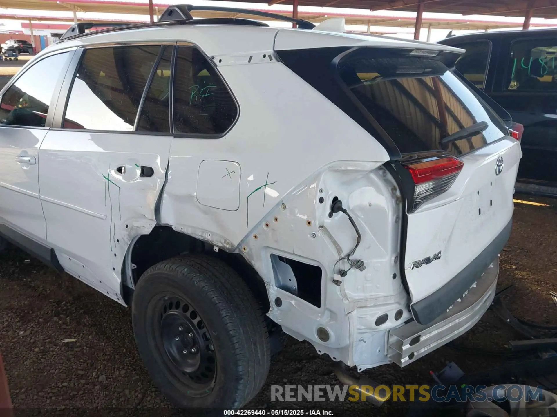 6 Photograph of a damaged car 2T3H1RFV6LW067824 TOYOTA RAV4 2020
