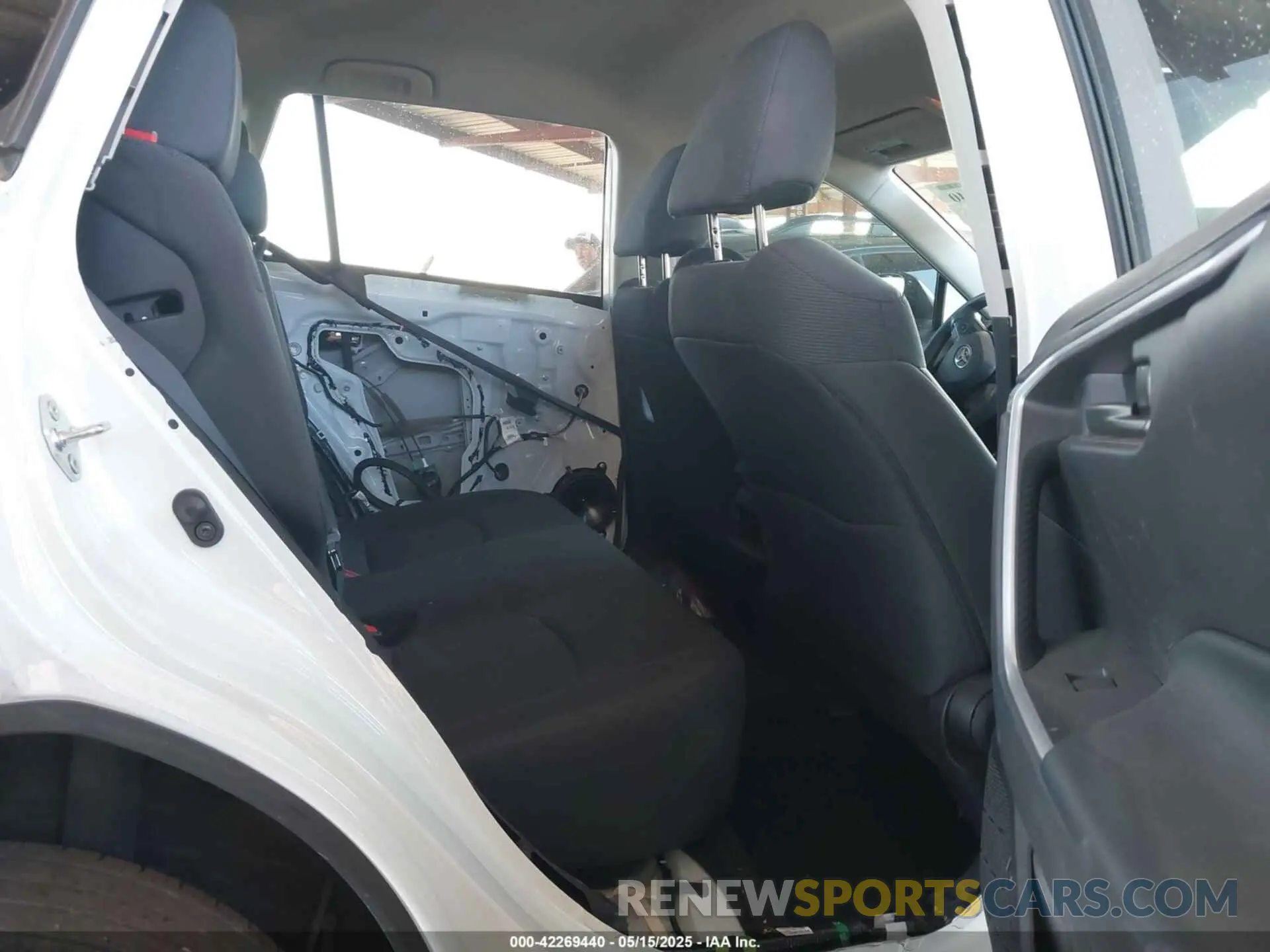 8 Photograph of a damaged car 2T3H1RFV6LW067824 TOYOTA RAV4 2020