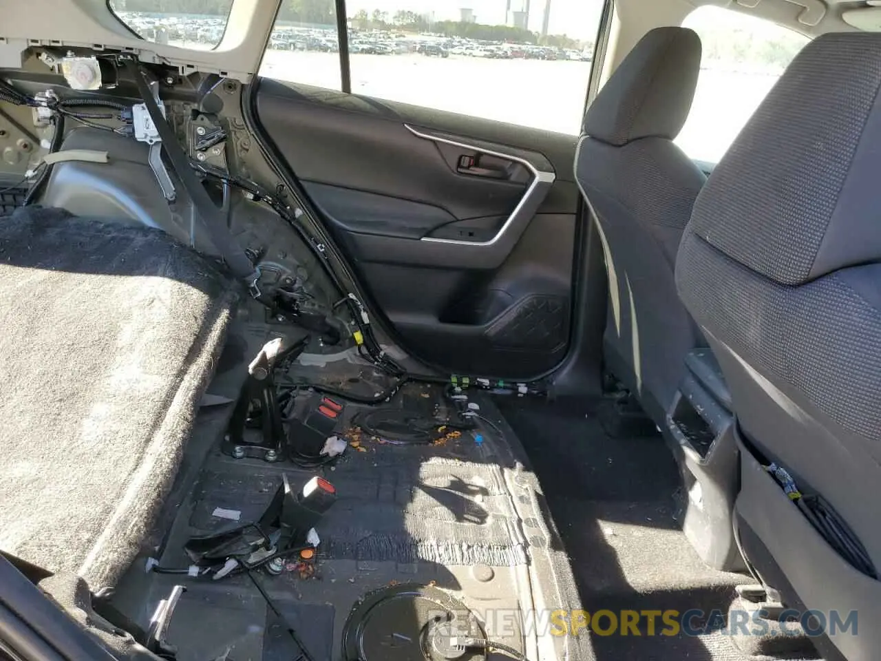 10 Photograph of a damaged car 2T3H1RFV7LC054453 TOYOTA RAV4 2020