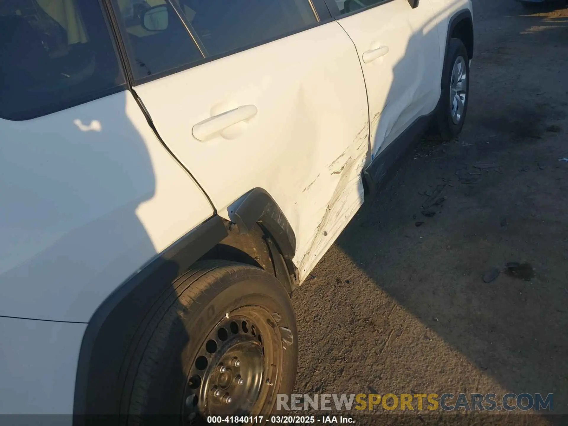 6 Photograph of a damaged car 2T3H1RFV7LW098709 TOYOTA RAV4 2020