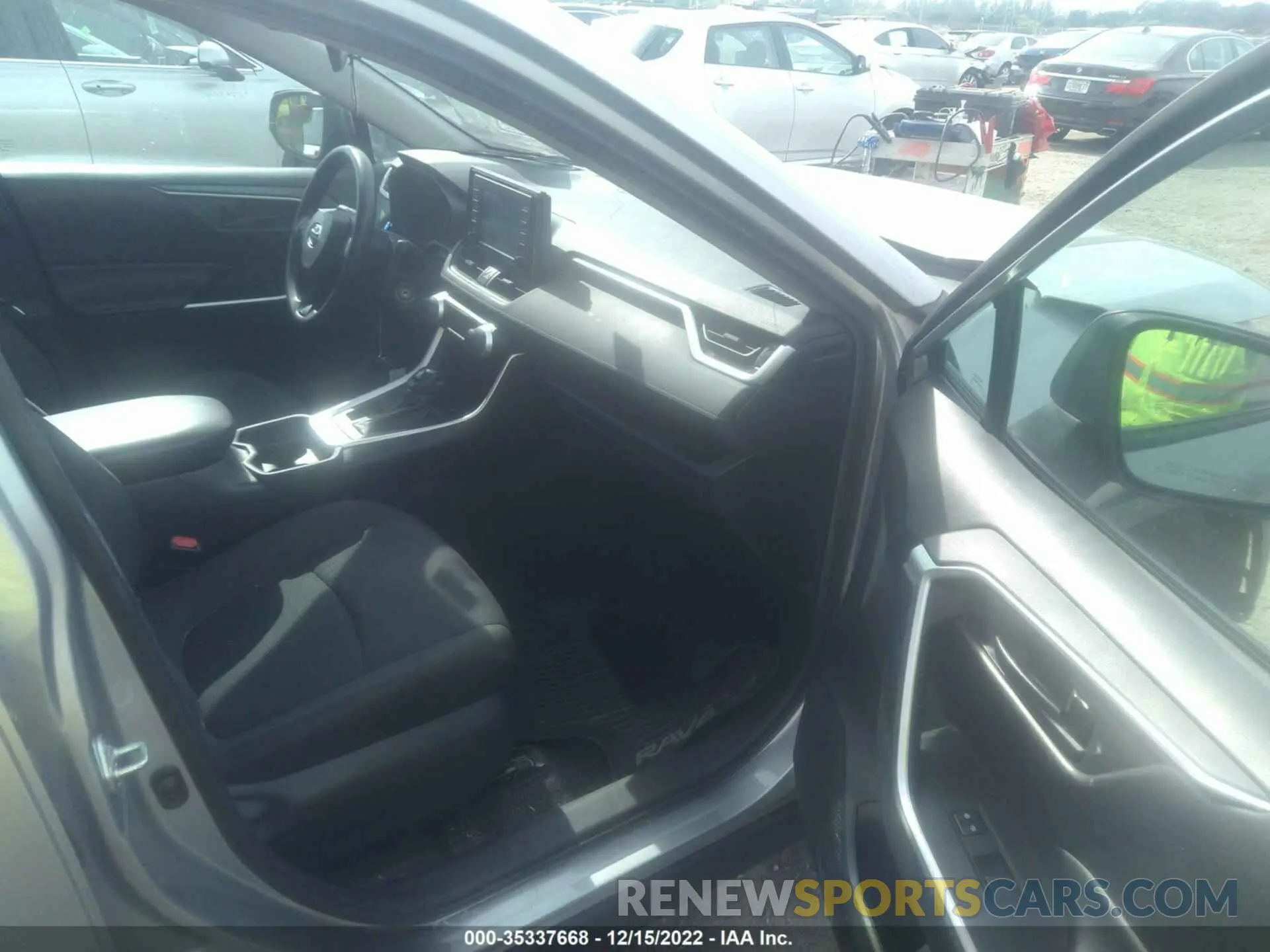 5 Фотография поврежденного автомобиля 2T3H1RFV8LC042263 TOYOTA RAV4 2020