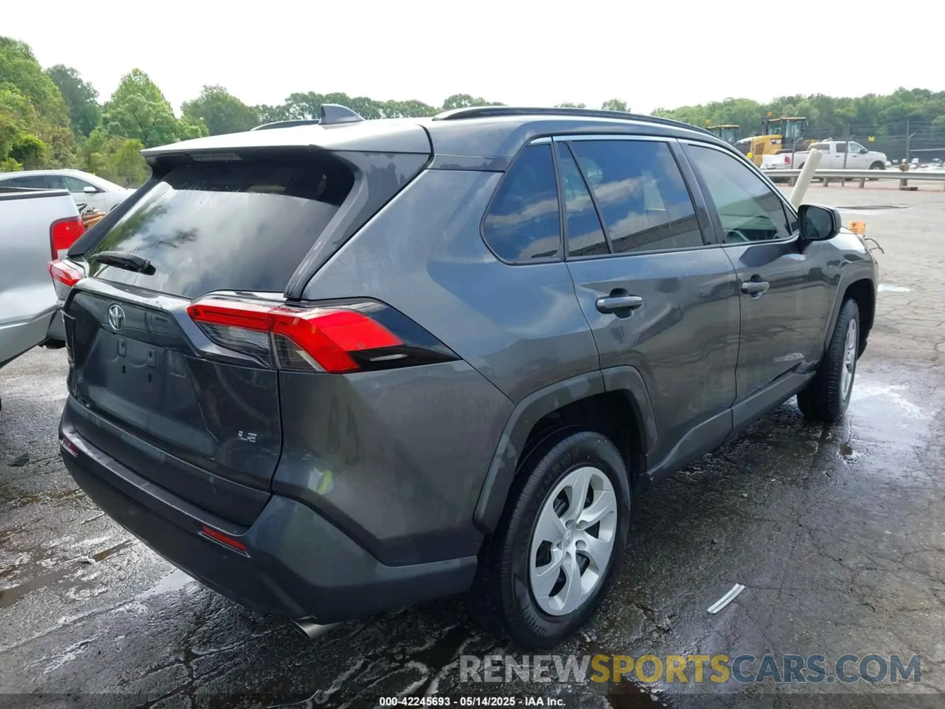 4 Photograph of a damaged car 2T3H1RFV8LC055627 TOYOTA RAV4 2020