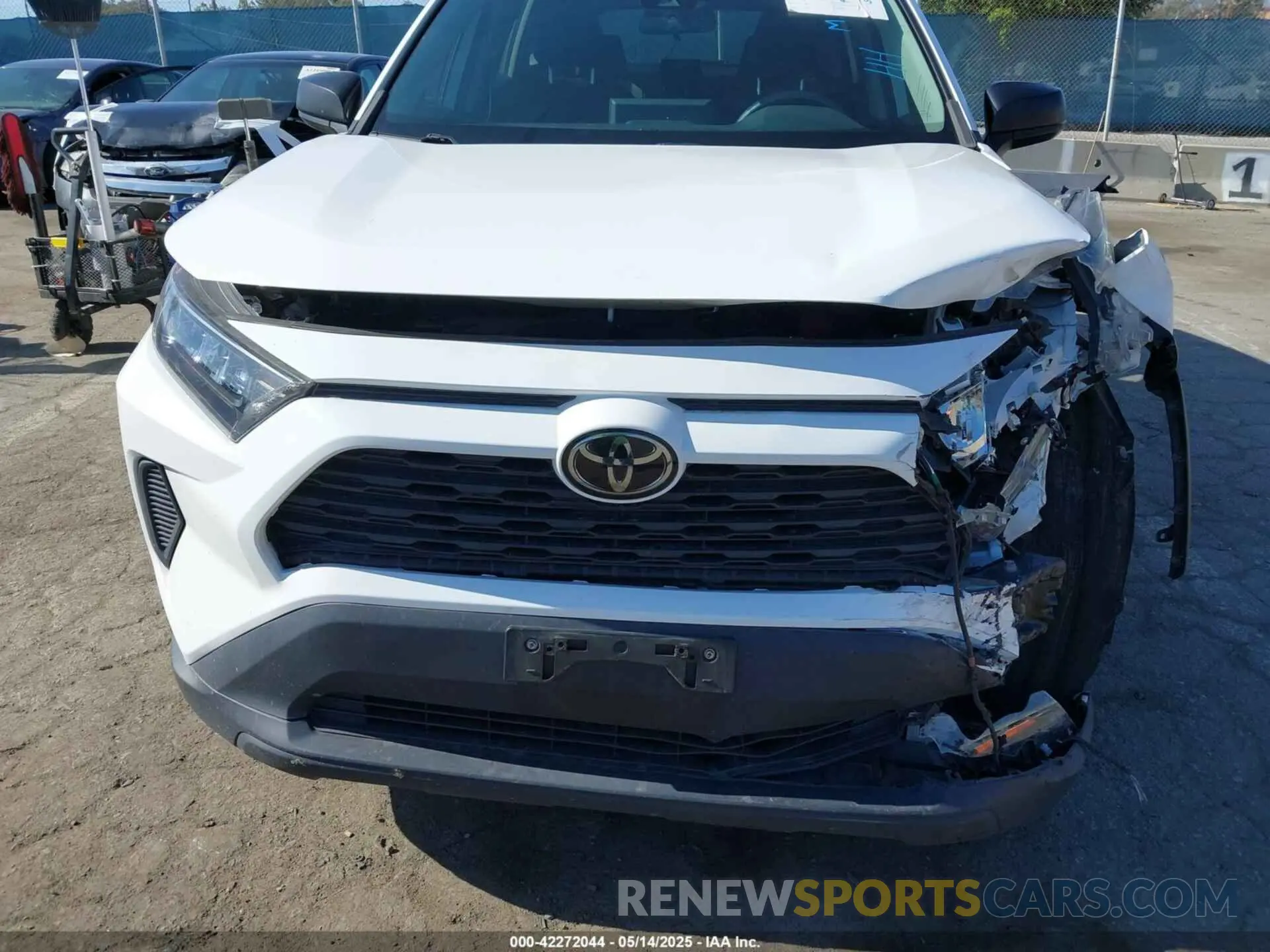 6 Photograph of a damaged car 2T3H1RFV9LC060741 TOYOTA RAV4 2020