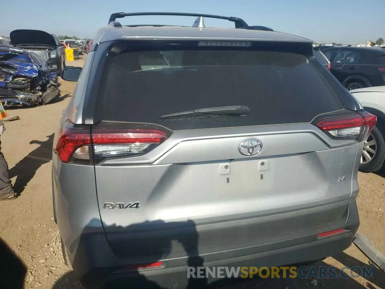 6 Photograph of a damaged car 2T3H1RFV9LC061212 TOYOTA RAV4 2020