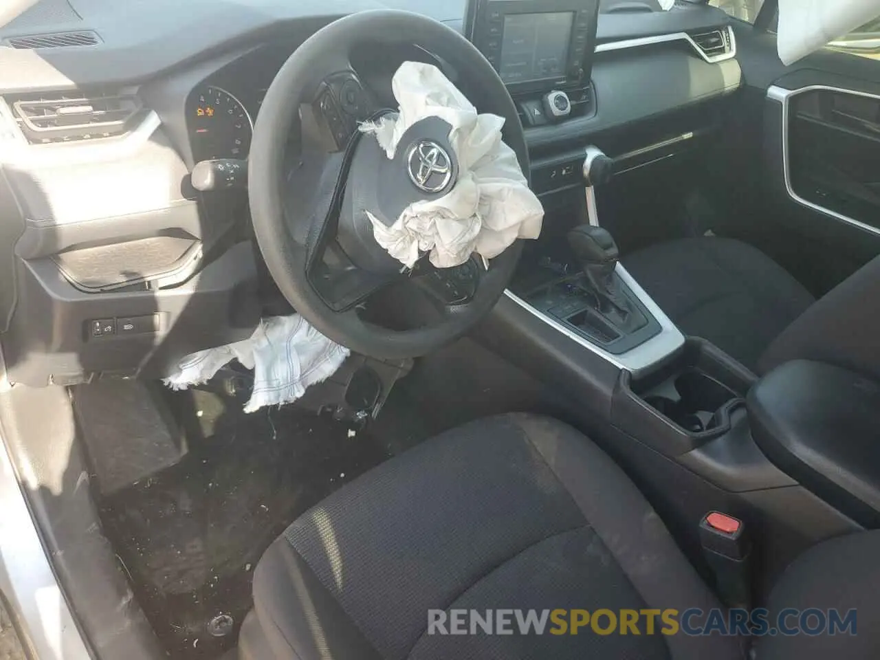 8 Photograph of a damaged car 2T3H1RFV9LC061212 TOYOTA RAV4 2020