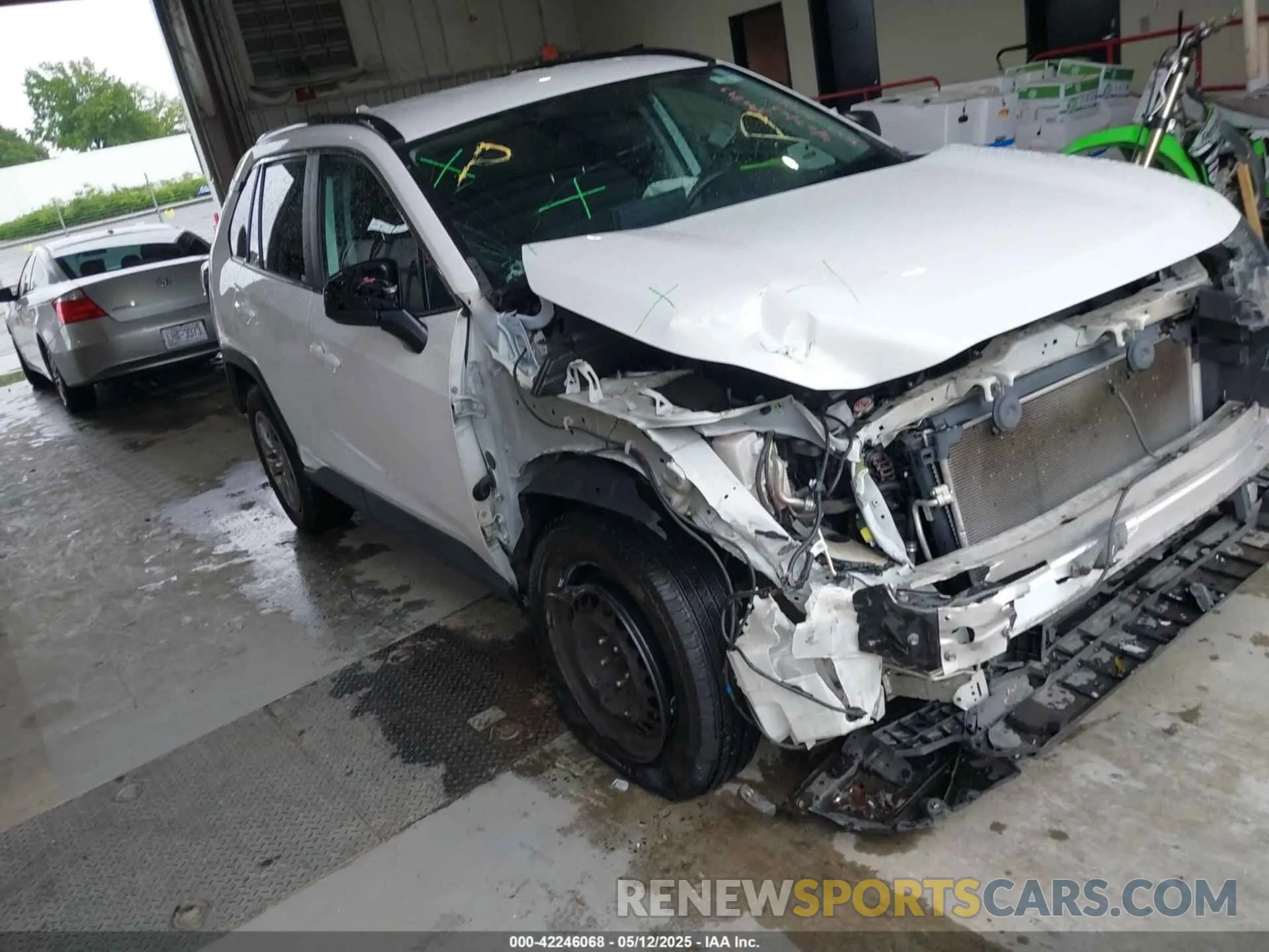 1 Photograph of a damaged car 2T3H1RFV9LC064692 TOYOTA RAV4 2020