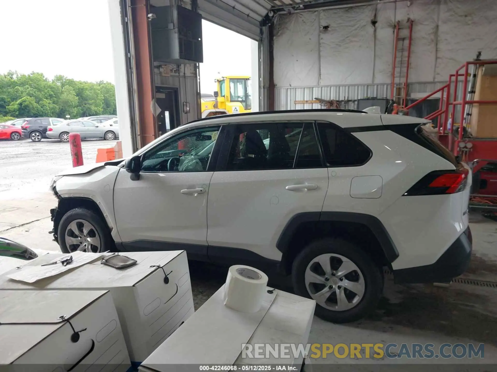 14 Photograph of a damaged car 2T3H1RFV9LC064692 TOYOTA RAV4 2020