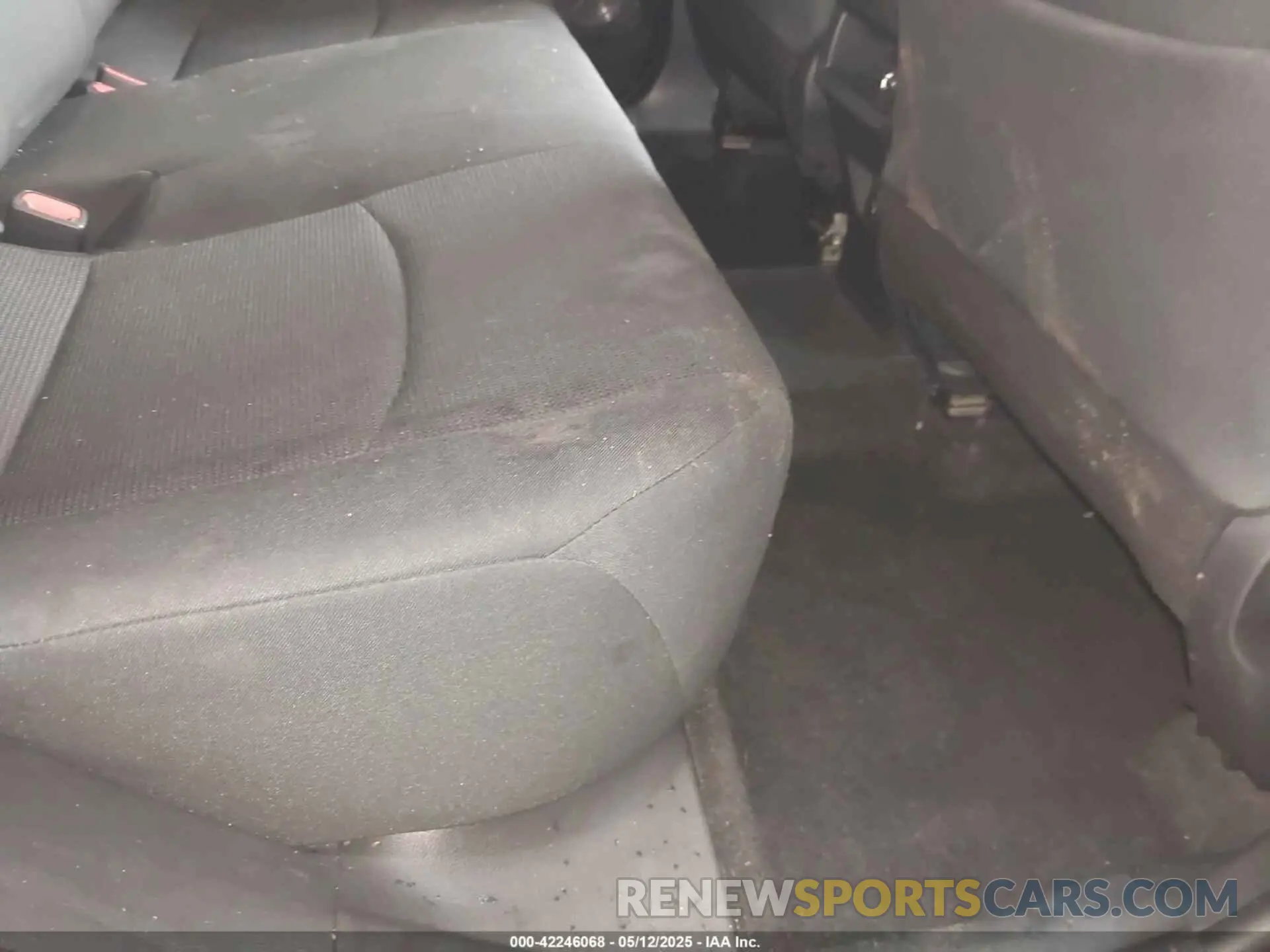 8 Photograph of a damaged car 2T3H1RFV9LC064692 TOYOTA RAV4 2020