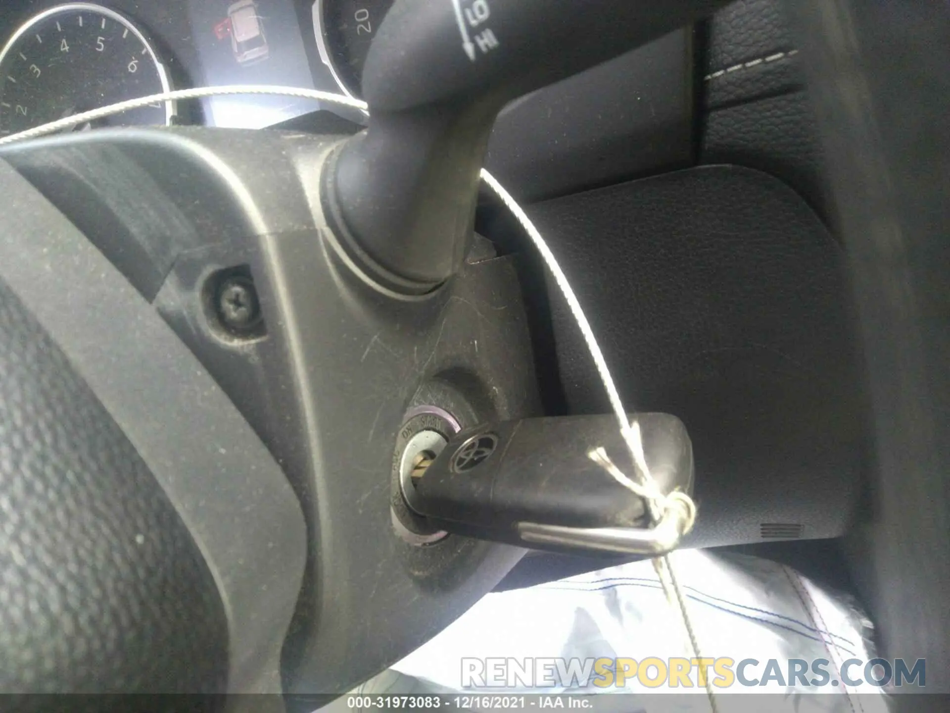 11 Photograph of a damaged car 2T3H1RFV9LC073683 TOYOTA RAV4 2020